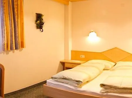 فندق مبيت وإفطار Haus Julia 3*